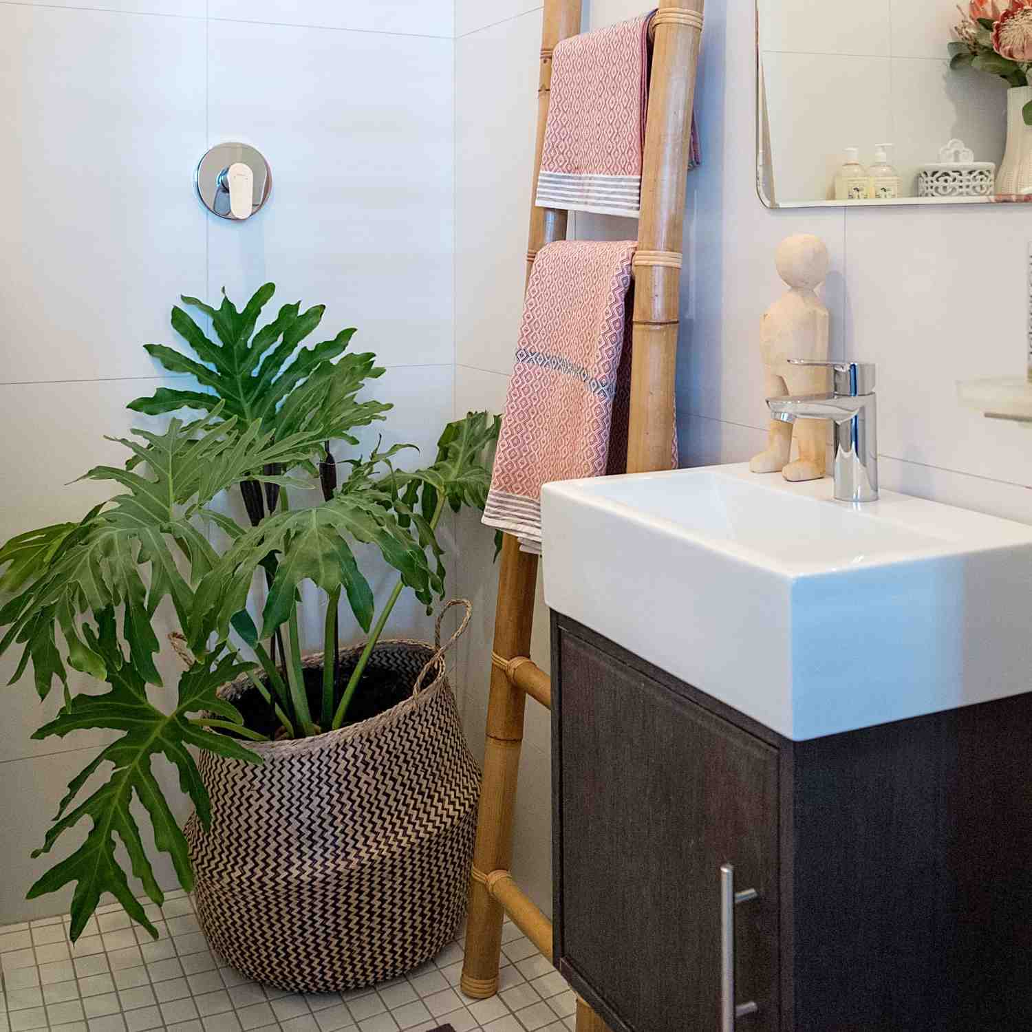 Comment éclairer une petite salle de bain sans fenêtre ?